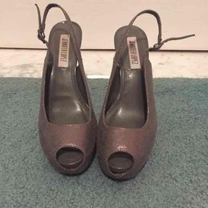 Jennifer Lopez sling back heels