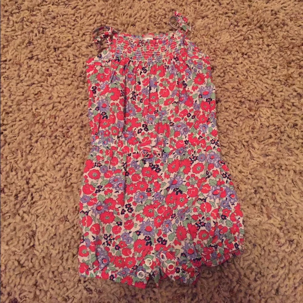 Super cute! Girls Floral Romper/Onesie!