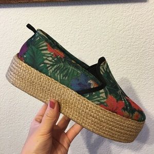 Adorable Zara floral espadrilles platforms ❤️ Adorable Zara floral espadrilles platforms ❤️
