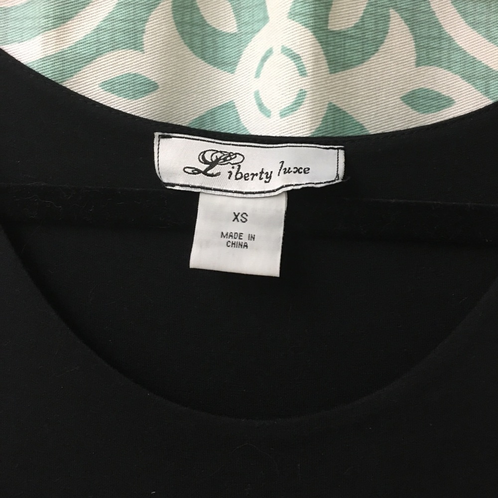 Cap sleeved blouse - Picture 2 of 4