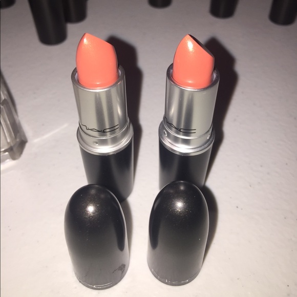 MAC lipstick- Cremesheen Ravishing - Picture 3 of 3