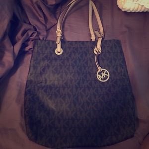 Micheal Kors purse