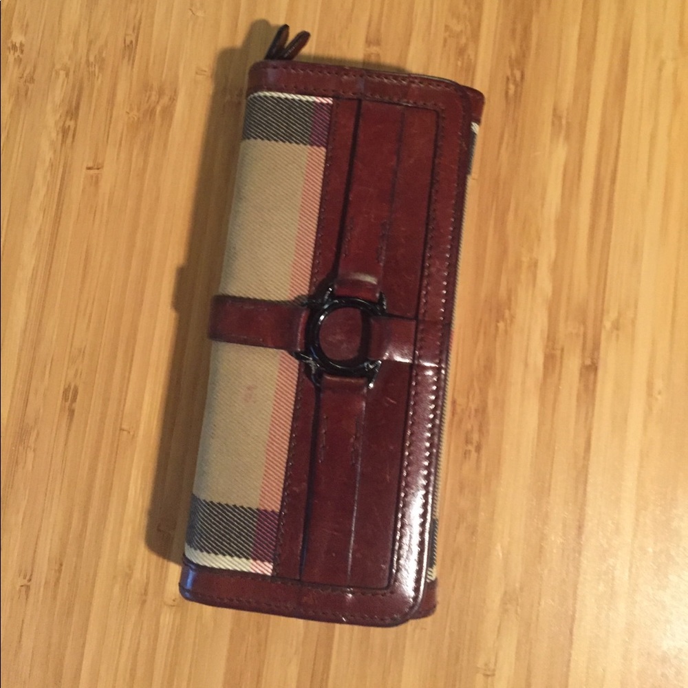 Authentic Burberry wallet in good condition
