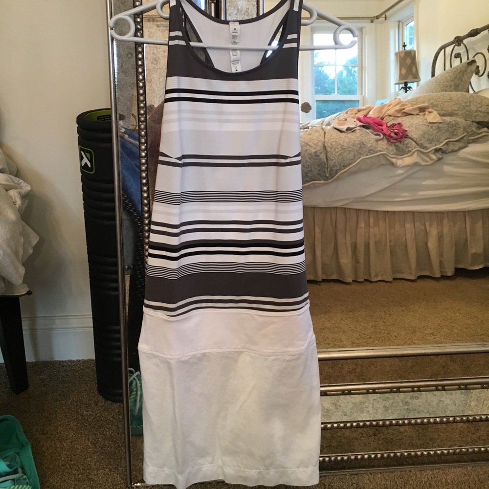 Lululemon Gray and White dress