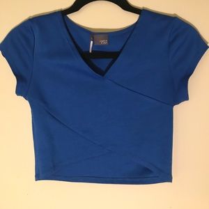 URBAN OUTFITTERS blue crop top