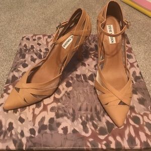 Size 10 Steven Madden heels! Nude color