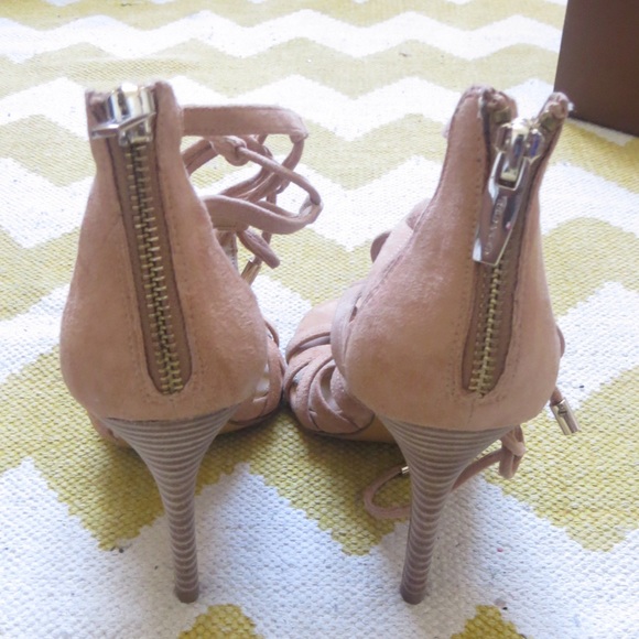 ❌SOLD❌NIB Size 7 Coach Suede Lace Up Sandals - Picture 4 of 5