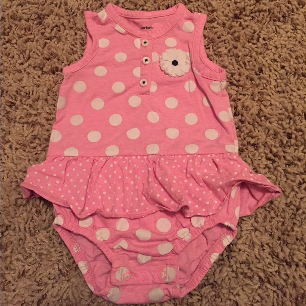Super adorable Carter's Baby girl Onesie!