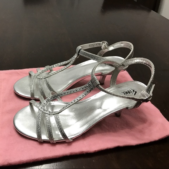 Shoes - Picture 1 of 3