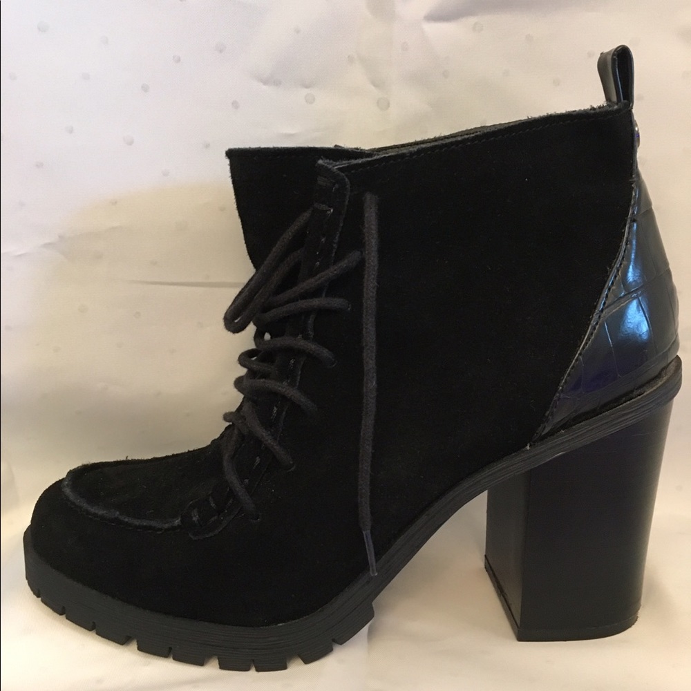 Circus by Sam Edelman lace up cow suede ankle boot
