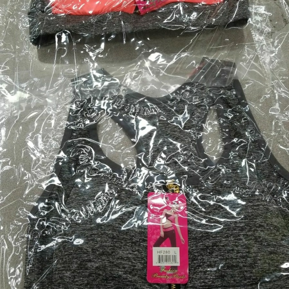 NWT Black zip up padded sports bra - Picture 4 of 7