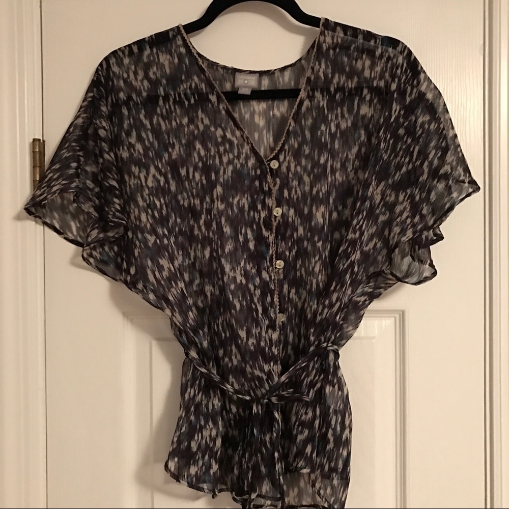 Short sleeve, patterned blouse from Converse