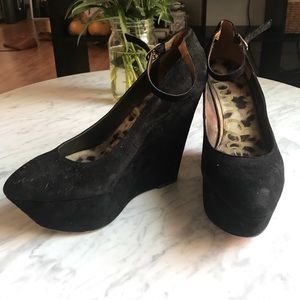 Quinn ankle strap platform with minor wear