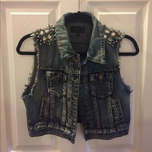 Jean vest with studs