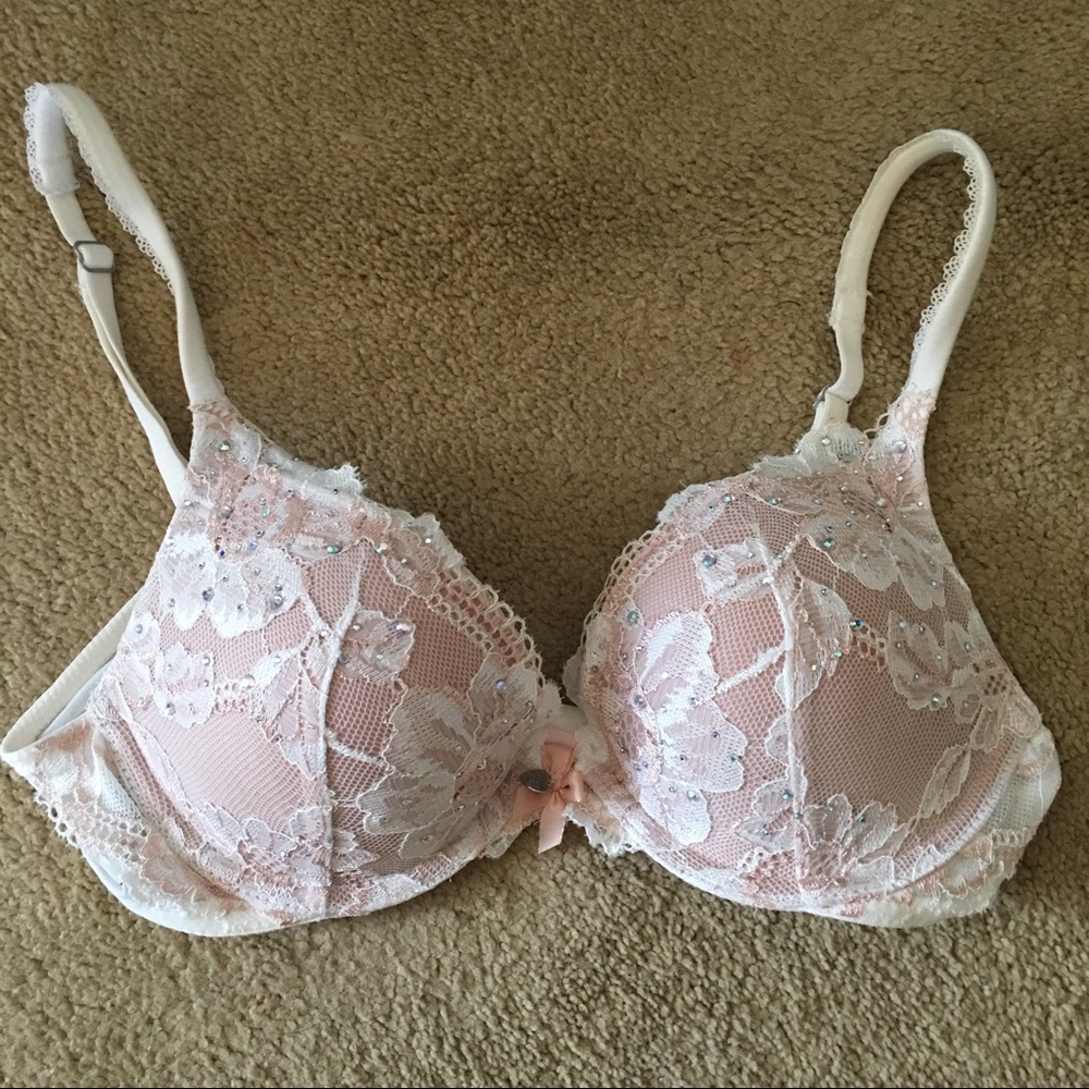 Victoria's secret body push up bra 34B