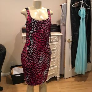 It's a beautiful everyday dress well shaped