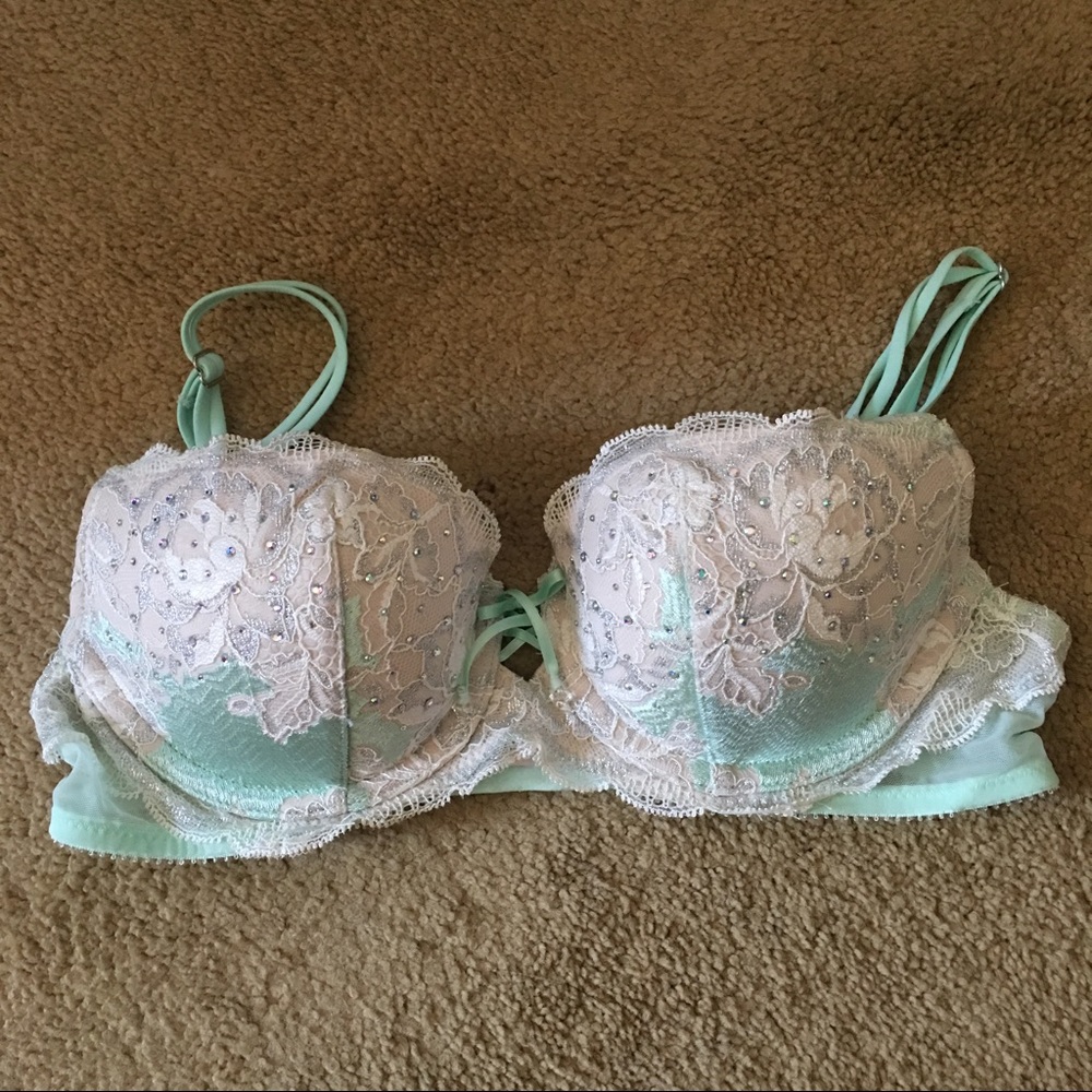 Victoria's secret very sexy balconette bra 34A