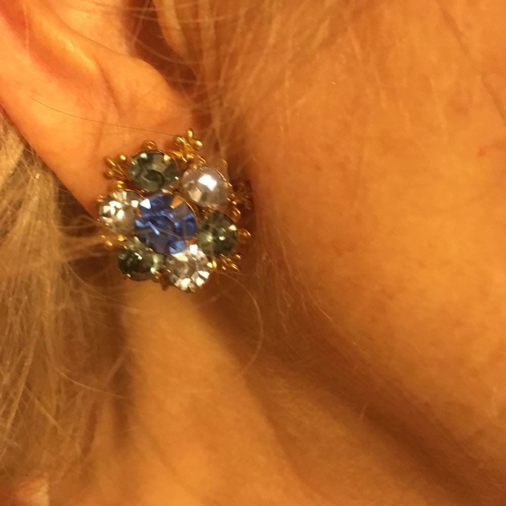 Vintage Screw back earrings