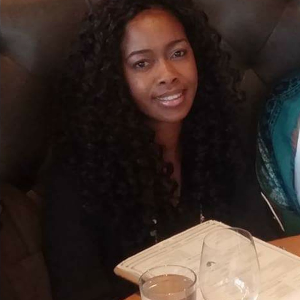 Meet your Posher, Monique