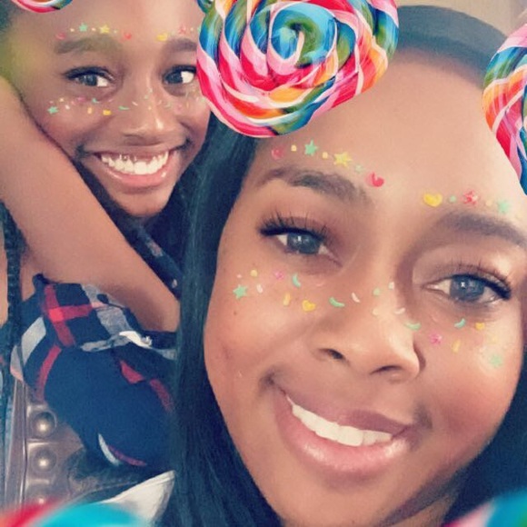 Meet your Posher, Monique - Picture 3 of 4