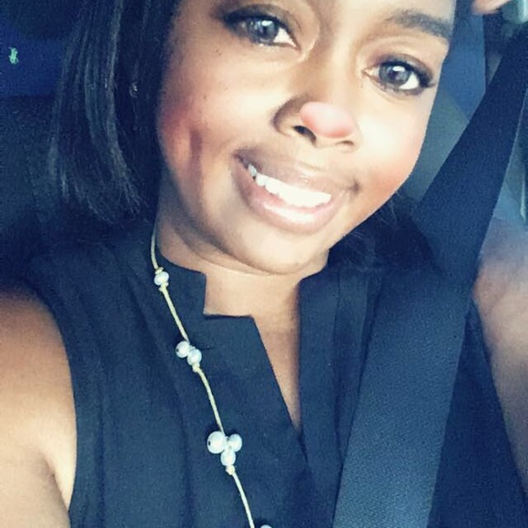 Meet your Posher, Monique - Picture 2 of 4