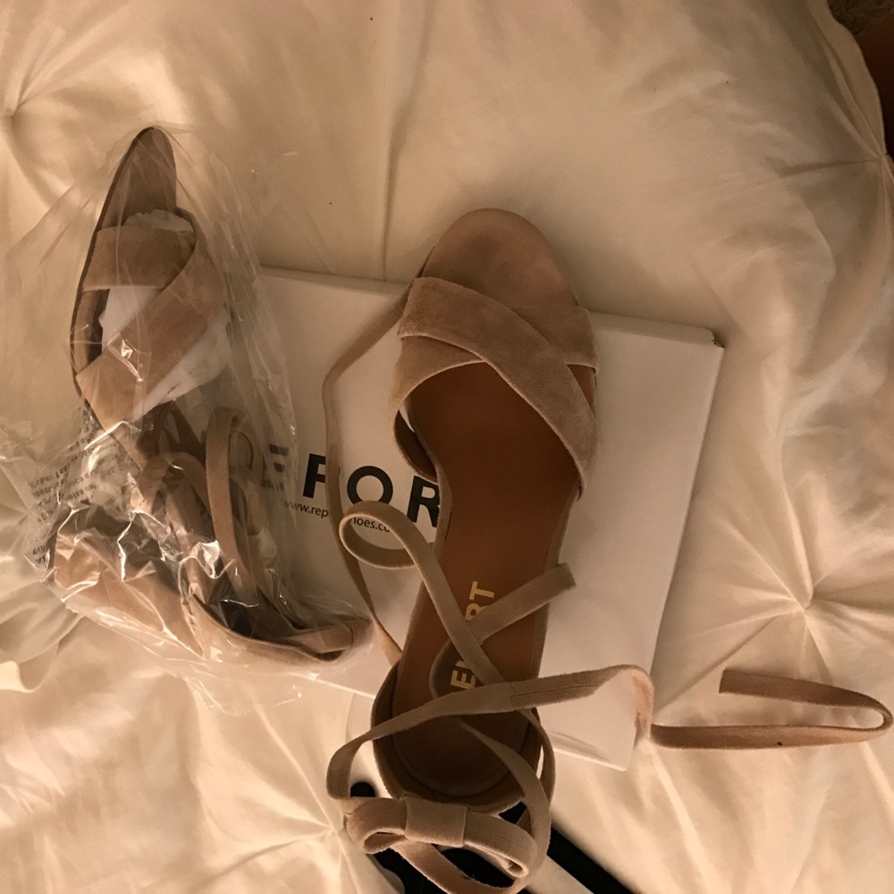Report heeled sandal- Mara size 8