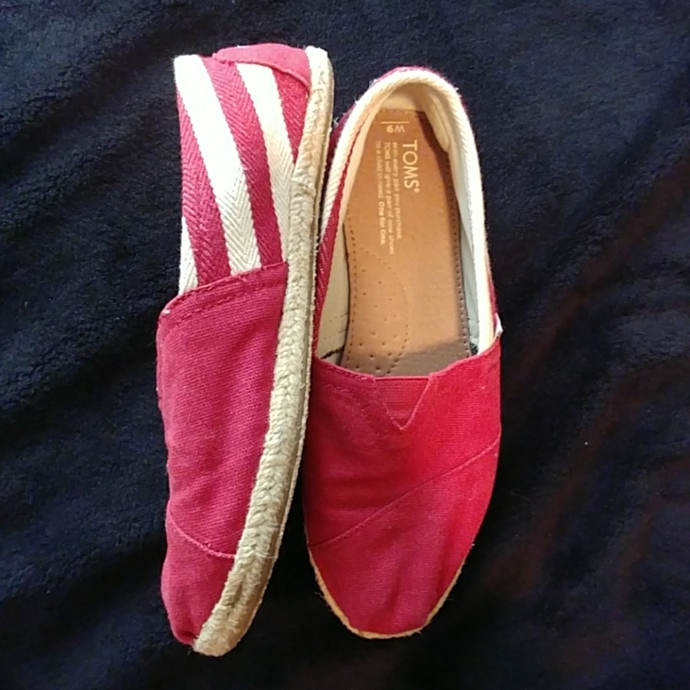 Red and White Toms 9