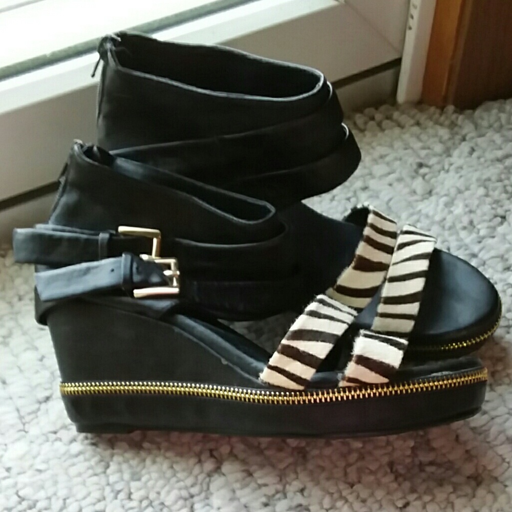Black wedge