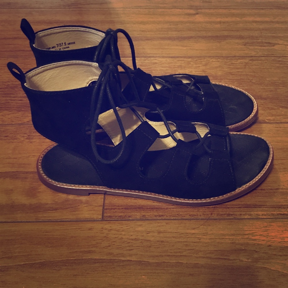 CHINESE LAUNDRY Black Gladiator Sandals