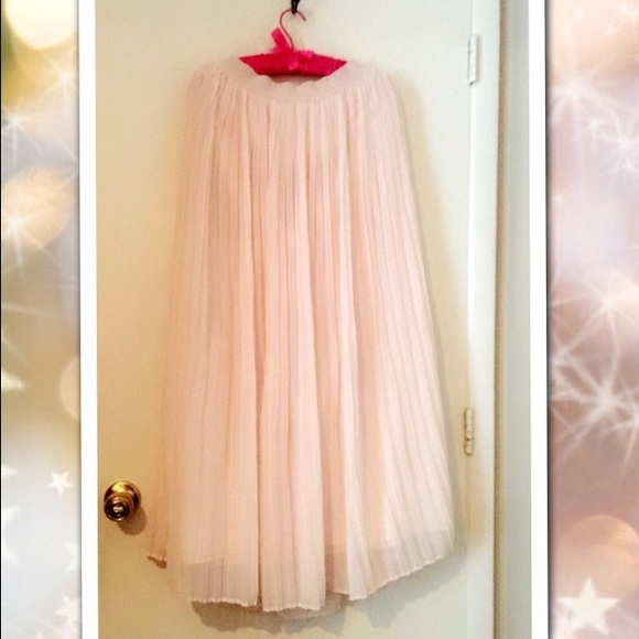 LC Lauren Conrad Dresses & Skirts - Pleated L. Pink Tulle Maxi Skirt 💕