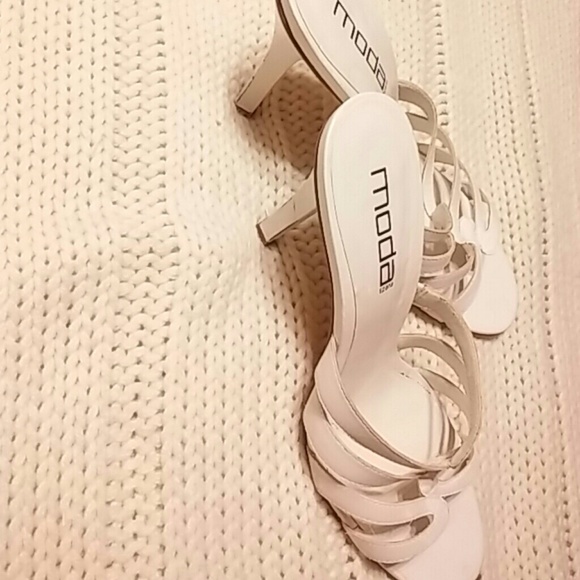 Sandals - Picture 3 of 5