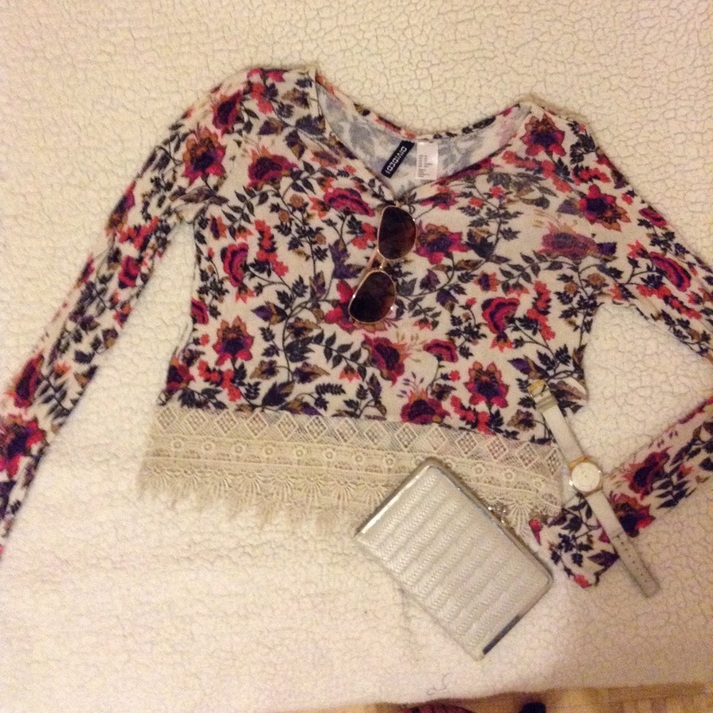Floral H&M shirt with lace detailing