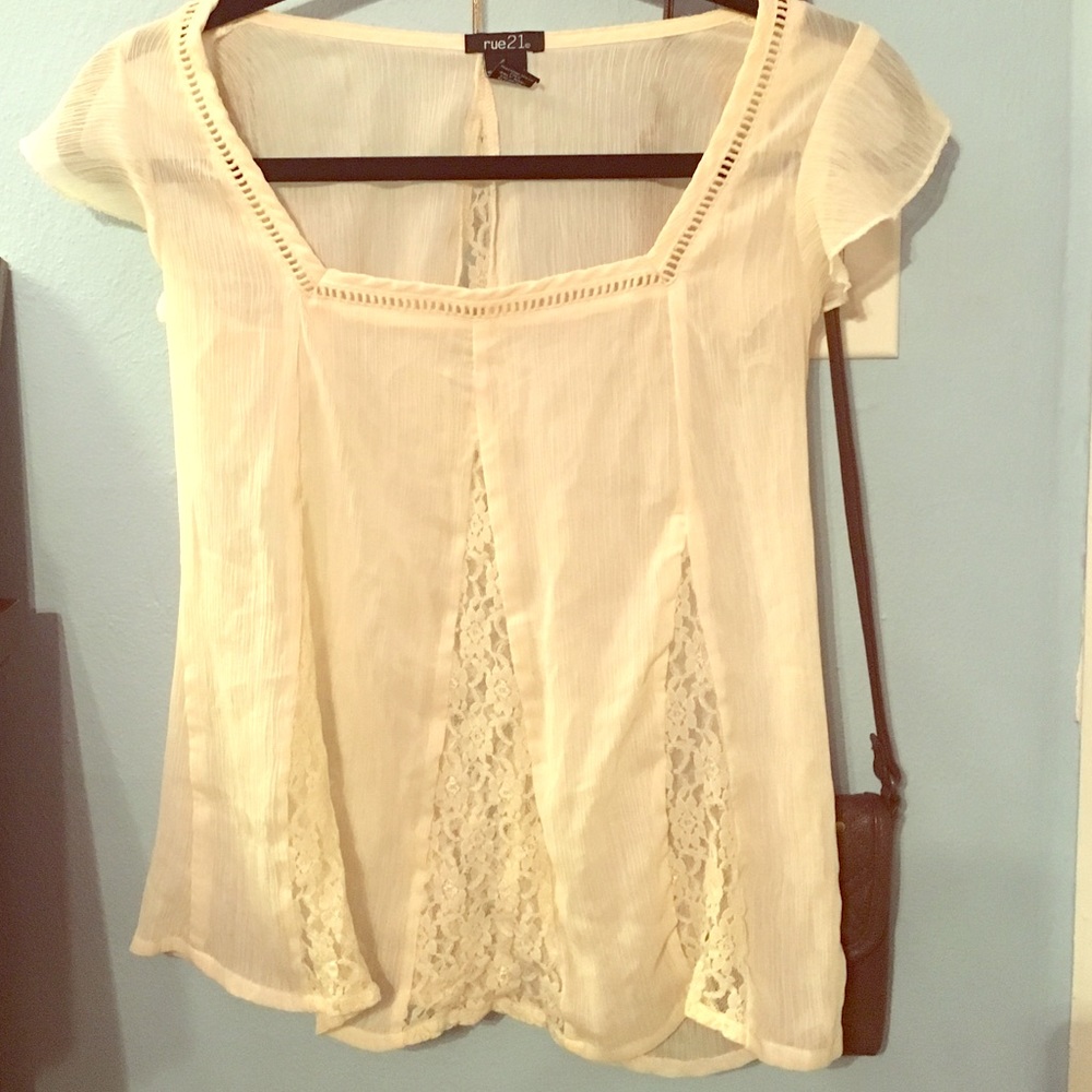 ⭐️ SOLD ⭐️ Rue 21 top