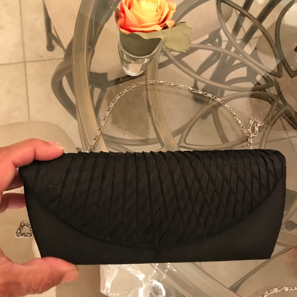 Evening clutch bag with chain