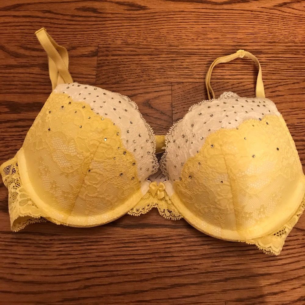 Victoria's Secret Yellow Lace Push-up Bra