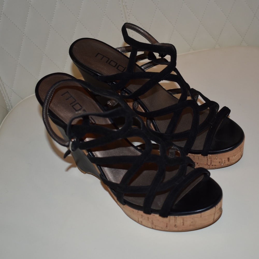 Black Moda Strappy Wedges