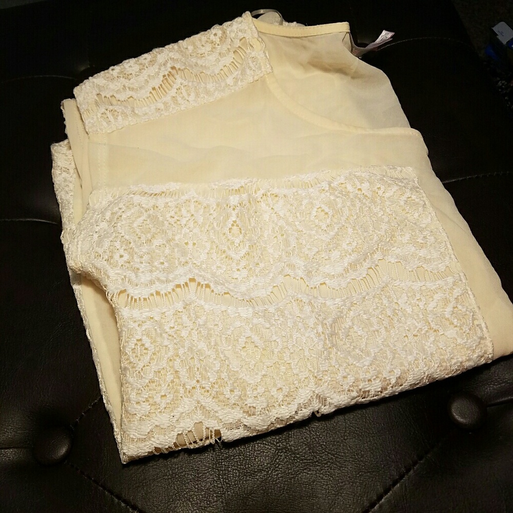 Beautiful lace Romeo & Juliet Couture Blouse S