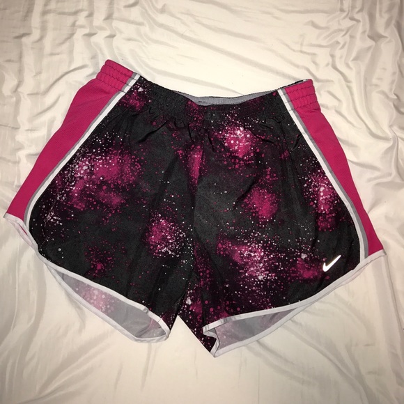 Women's Nike Shorts - Picture 1 of 3