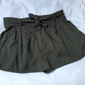 Aritzia Flowy Linen Shorts