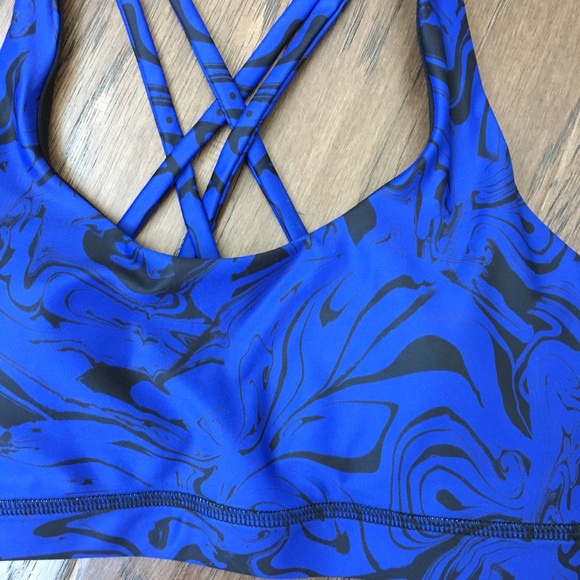 ❤️FLASH SALE❤️ NWT Cobalt Cross Marble Sports Bra - Picture 3 of 3