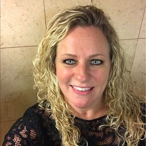 Meet your Posher, Connie