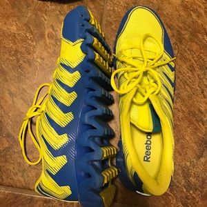 Men's reebok zigtech tennis shoes.