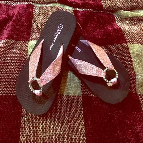SOLD Size 10 Pink Glitter Thong Slippers - Picture 1 of 3