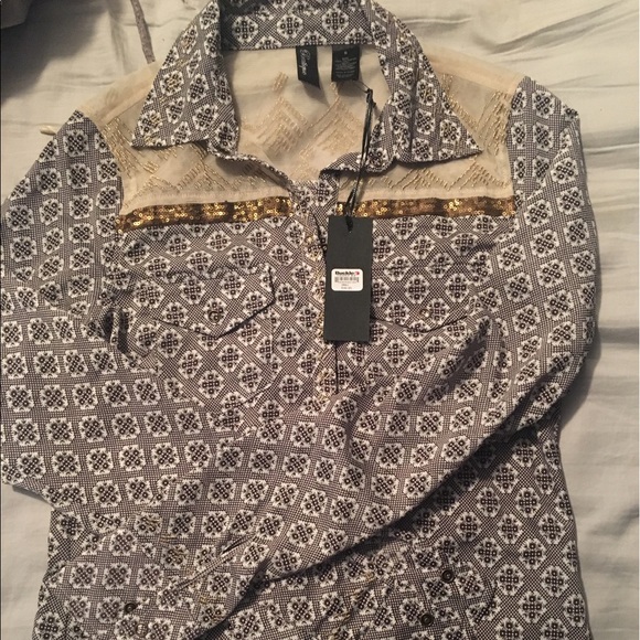 Brand New Buckle Button Down - Picture 5 of 5