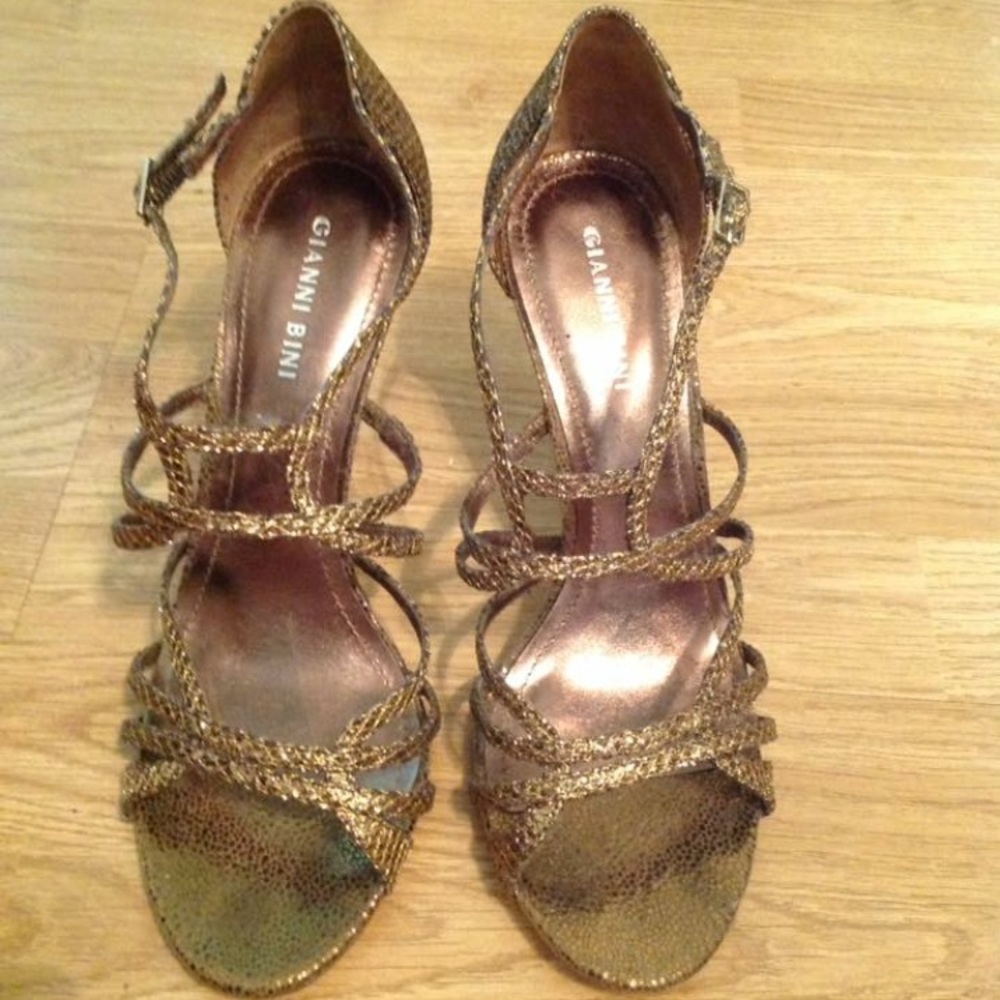 Gianni Bini gold heel size 9 $40