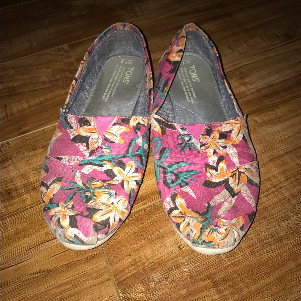 Floral TOMS