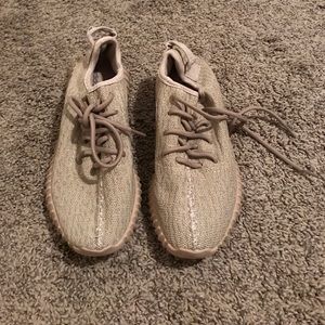 Tan Canvas sneaker