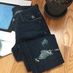 Levi's Mid-Rise Distressed Skinny Jean