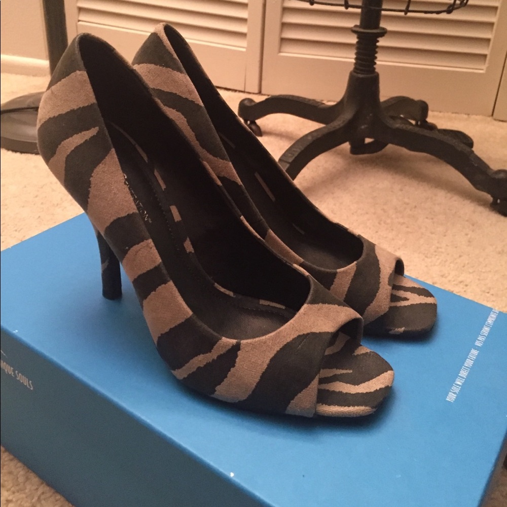 Zebra pattern BCBG open toe heels NWOT