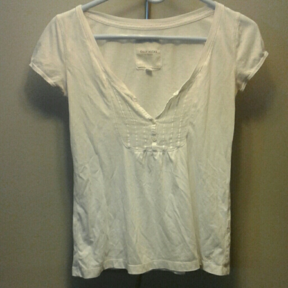 Gilly Hicks White tee shirt